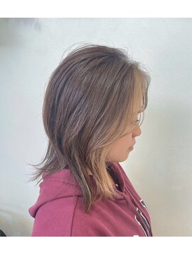 リリー LILY ヘアー メイク HAIR アンド & MAKE 小顔ハイトーンインナーカラー×ヘーゼルグレージュセミロング