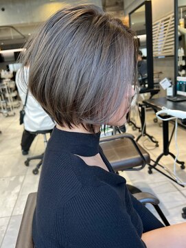 トルネード(TORNADO) 外国人風レイヤー前下がりショートボブ n7.9.13