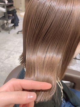 ビアンコカーロ 用賀店(Bianco caro)の写真/≪乾燥・ダメージに本気の補修。≫厳選トリートメントで叶える、思わず触れたくなるうるツヤ髪。