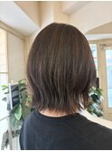 重たくなりすぎないボブレイヤー白髪ぼかしハイライト