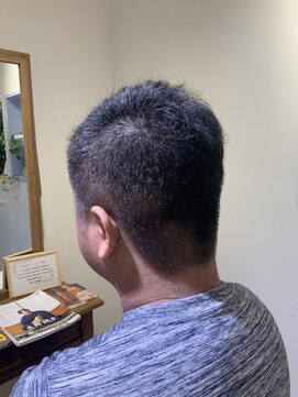 ユーネリー(U-NERY) トップを残した刈り上げスタイル