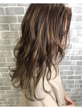 ホットリップ(Hot Lip) ハイトーンに レイヤースタイル