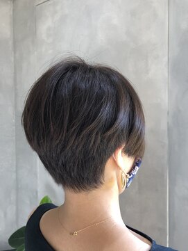 オーストヘアー リュウール(Aust hair Lueur) スモーキートパーズ×スッキリショート