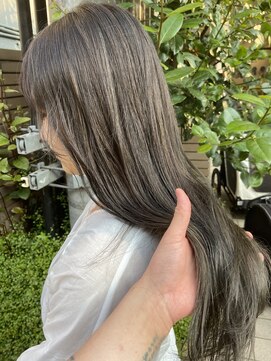 ピア(Pia) 『オリーブグレージュとブリーチデザイン』