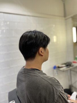メリケンバーバーショップ フクオカ(MERICAN BARBERSHOP FUK) かき上げヘアショートレイアーくせ毛風パーマコンマヘア
