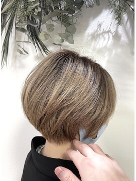 シルエット 美容室 ミルクティー ベージュ ブリーチカラー八戸20代30代40代50代