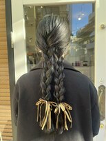 リノ(Lino)&nbsp;10代20代【ヘアセット】ツイン三つ編みカジュアルアレンジ