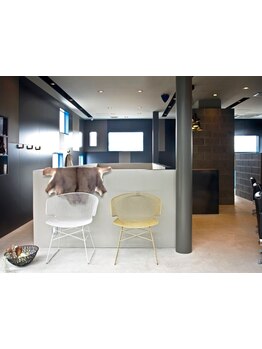 平日だからこそ体感できるちょっぴり贅沢な癒しの時間をお届けします―。髪質改善で憧れの美髪へ＊