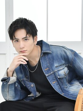 ロアーヘアー フォルド 小倉店(RAWR hair FOLD) 【RAWR】センターパート　ブルーブラック　刈り上げ