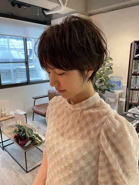 コワファーストナガサキシャンプーボーイ(COIFF1RST NAGASAKI SHAMPOO BOY) 大人ショートボブ丸みショートカットマッシュショート前髪あり