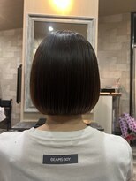 ハコ(H.A.Co) 襟足ギリギリのスッキリしたボブスタイルです。