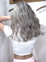 ブレイズヘアー(BLAZEhair) 【ギャル系カラー】ホワイトシルバー×ブリーチ2回