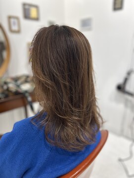 アス(Us) 明るく白髪染め