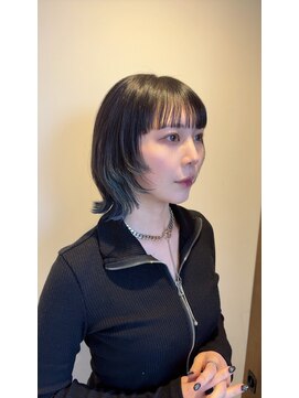 カプチーノアミコ(Cappuccino amico) ウルフカット×インナーカラー/ネイビー