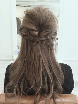 グランディール(Grandir) くるりんぱハーフアップ