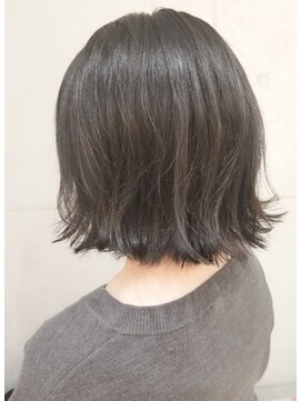 リプレイ(Replay) ダークアッシュカラー外はねルーズボブ
