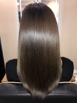 アールサロン アオヤマ(Rr SALON AOYAMA) プラチナミネコラ