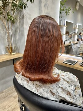 ノアル(NOAHL) 10代/20代/30代/外ハネ/オレンジカラー/ミディアム/外ハネ