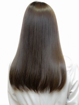 サロン ド リュクス(Salon de Luxe)の写真/大人女性の理想を実現します♪明るめグレイカラーや綺麗な白髪染めで透明感と艶のある上品な大人髪に★