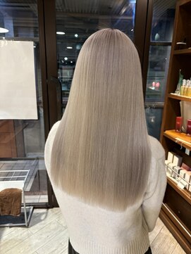 リー ヴィータ 上新庄(Lee Vita) ホワイトヘア