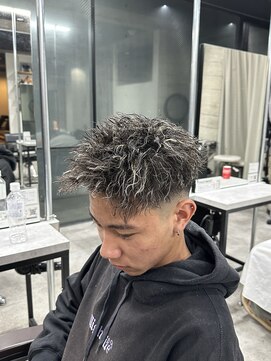 イーラ(era) 金メッシュツイストパーマ/メンズ/刈り上げ/眉毛