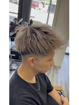 アフューズバイストゥー(Vfuse by StueW) スキンフェード×ハイトーンショート