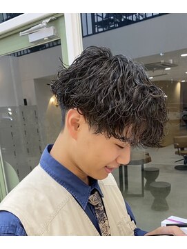 エマン(AIMANT) 波巻きパーマ