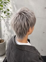 ウルッシュ(Urlush) 透明感シルバーで魅せるメンズウルフ