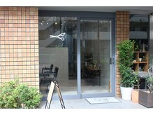 バントヘアサロン(bunt hair salon)の雰囲気（ハサミのネオンサインが目印です）