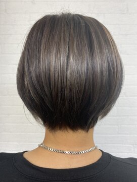 ジラフ(giraffe) 【ハイライト】【インナーカラー】簡単スタイリングショート