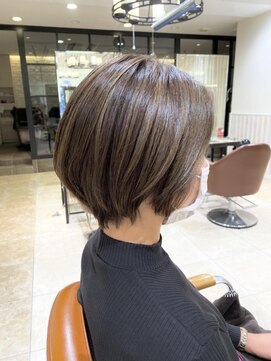 ネオリーブソラ 相模大野店(Neolive sola) 上品レイヤーボブ×白髪ぼかしハイライト[sola:neolive]