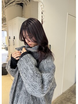 エイチ(811) レイヤーミニウルフチェリーブラウンショート美髪前下がりボブ