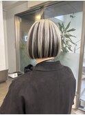 ホワイトブリーチアンブレラカラーボブ
