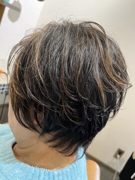 ナナマルサン(703) ☆《70代白髪ぼかしハイライト》毛束感ショートボブ☆