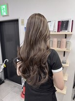 ジゼル(gisele) セミロング×ハイトーン×白髪ぼかし×20～50代×ハイライト