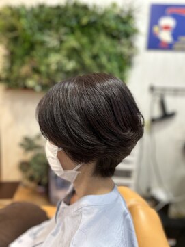 もじゃの小さな美容室 ツヤ髪ショート