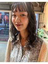 ユニ(uni)&nbsp;ロングパーマ/前髪パーマ/レイヤーカット/２０代/３０代/４０代