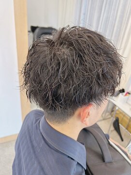 クローズ(cross-z) スーツ短髪ツーブロック束感モテる黒髪シークレットパーマ流行