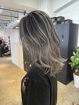 メリー オオサカ(Merly Osaka)&nbsp;smoky gray balayage