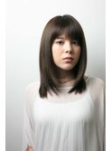 洗練されたセピアグレージュでエフォートレスな日常に