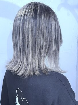 ブレイズヘアー(BLAZEhair) ホワイトグレージュバレイヤージュ×ブリーチ２回