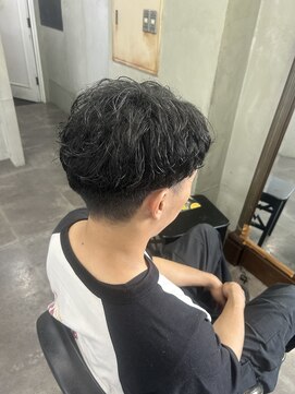 モノ アンド イニ(Mono & inni) 【大地】刈り上げ高めセンターパート