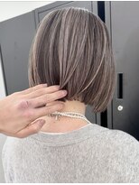 ルーム 荻窪(room)&nbsp;切りっぱなしボブバレイヤージュ白髪ぼかしぱっつんカット