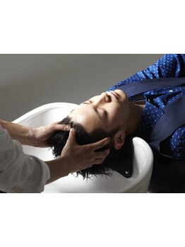 マイクロスコープ使用のヘッドスパをご提供します♪頭皮の汚れを落としてお悩み解決&清潔感のある髪へ＊