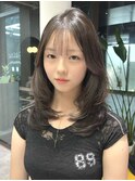顔周りカット　ミディアムレイヤー　韓国スタイル