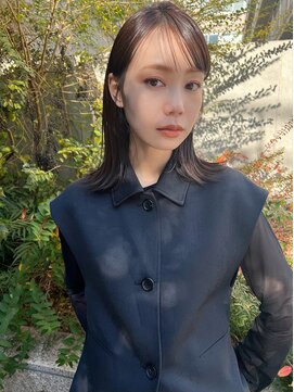 アンガーデン(Une GARDEN) 暗髪黒髪　外ハネミディアムヘア　グレーベージュ　くびれミディ