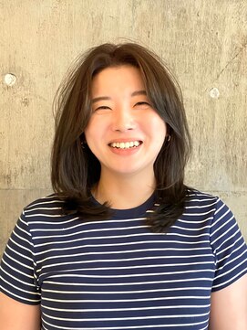 ハーフアンドハーフ(HALF and HALF) ミディアムレイヤー/顔周りカット/ワンカールレイヤー