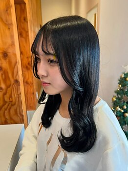 イノセンス(INNOSENSE)の写真/小顔に魅せる顔周りヘアで垢抜けを叶える◇黄金比の顔周りカットで結んでも可愛いＳｔｙｌｅを実現!!