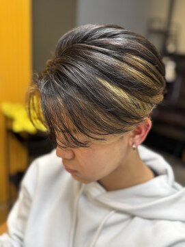 クレップスヘアーヒマワリ(CRE'PS HAIR HIMAWARI) ハイトーンインナーカラ刈り上げ前下がり