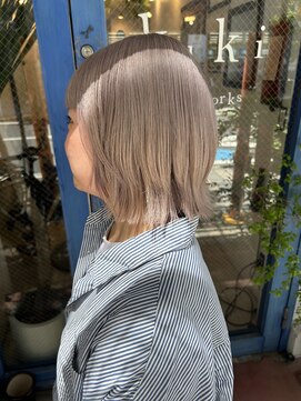 キキ(kiki) 【shiori】ホワイトラベンダー♪レイヤーボブ